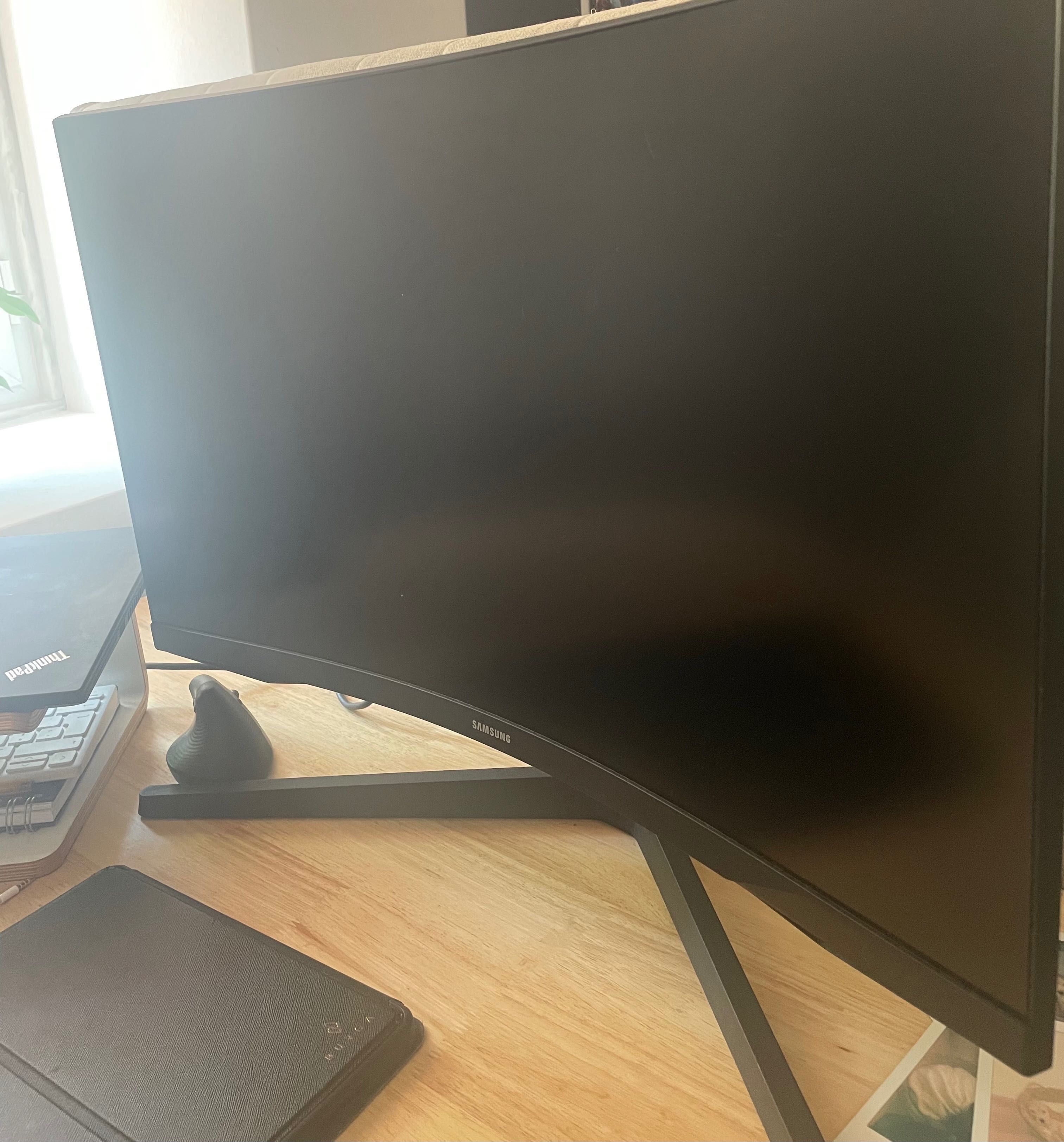 Monitor Preto SAMSUNG - 27’’