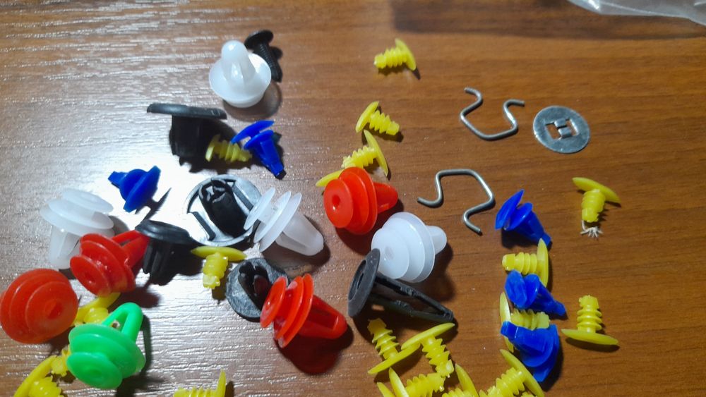 Кліпси для авто набір