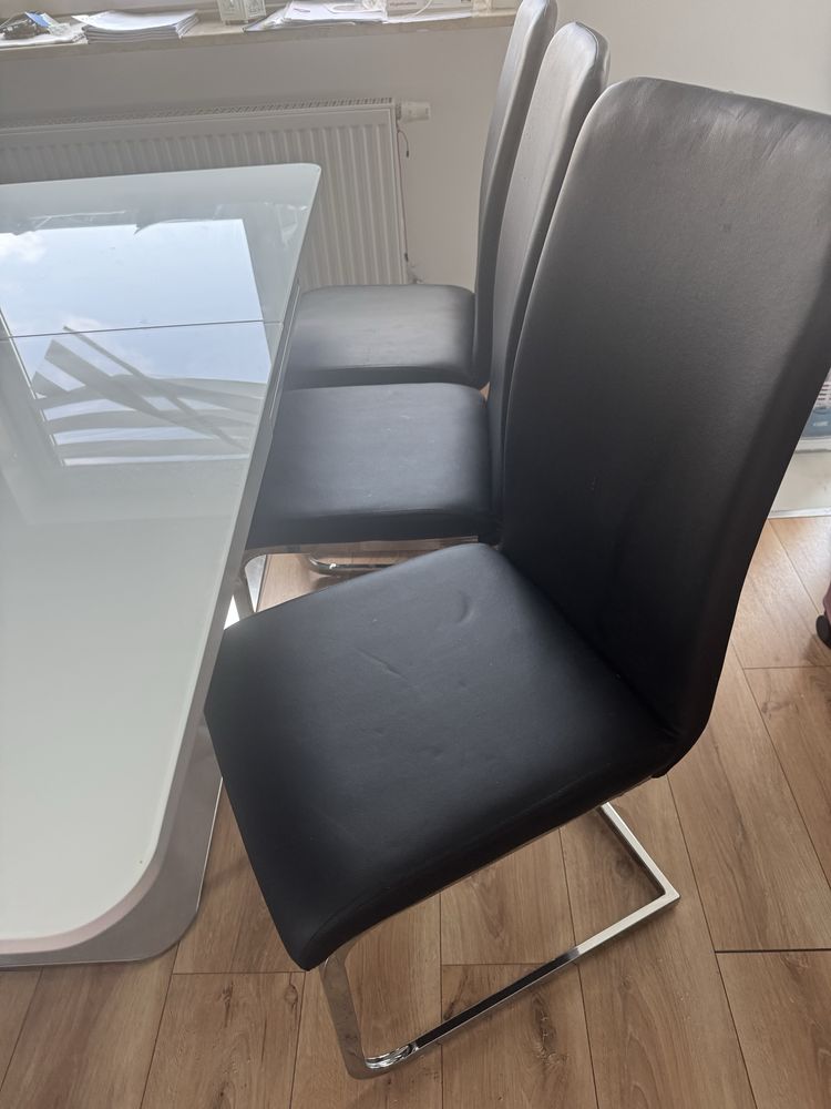 Stol Glamour bialy rozkladany (do 8 osob) + 6 krzesel