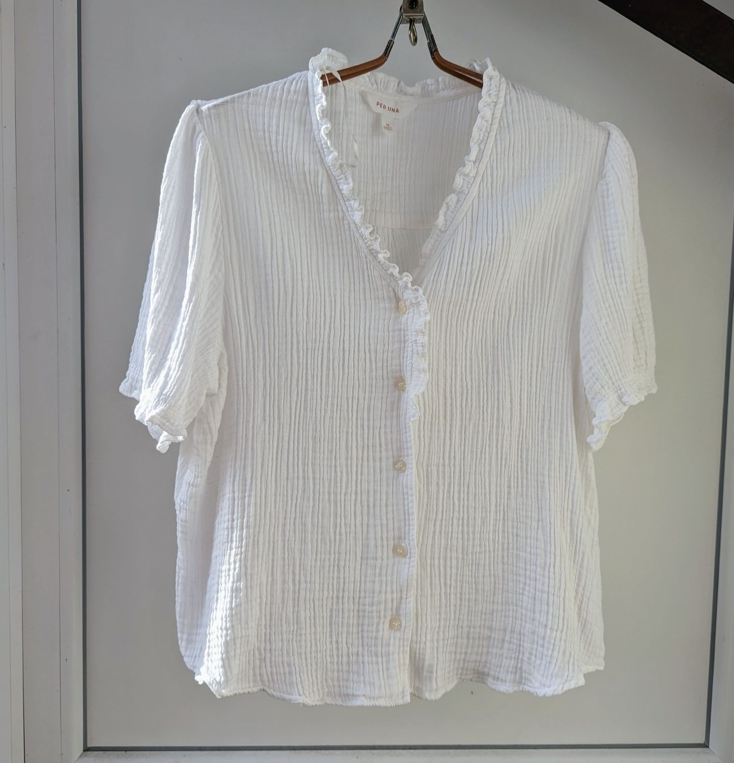 Блуза з мусліну в білому кольорі
