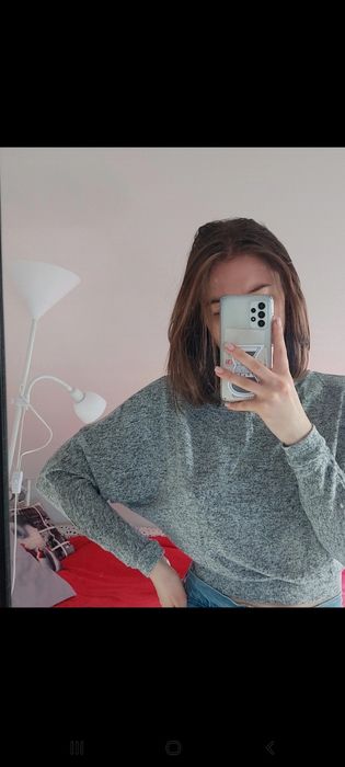 Krótki sweterek typu nietoperz