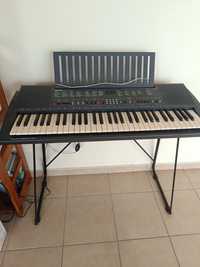 Piano / Órgão elétrico Yamaha PSR-300
