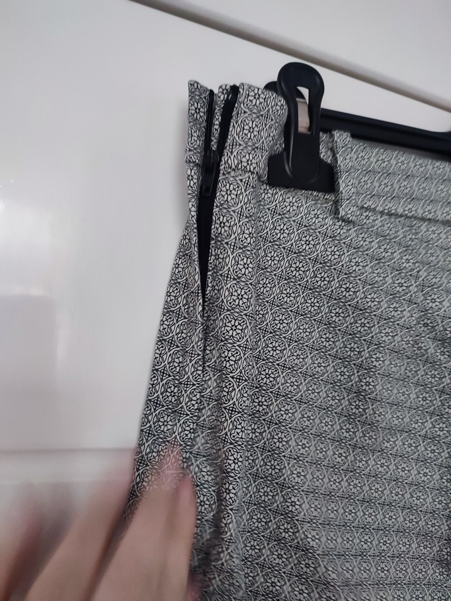 Eleganckie spodnie we wzorki rozmiar 46 H&M