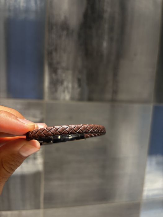 Pulseira Masculina em couro (castanho claro) com fecho metalico