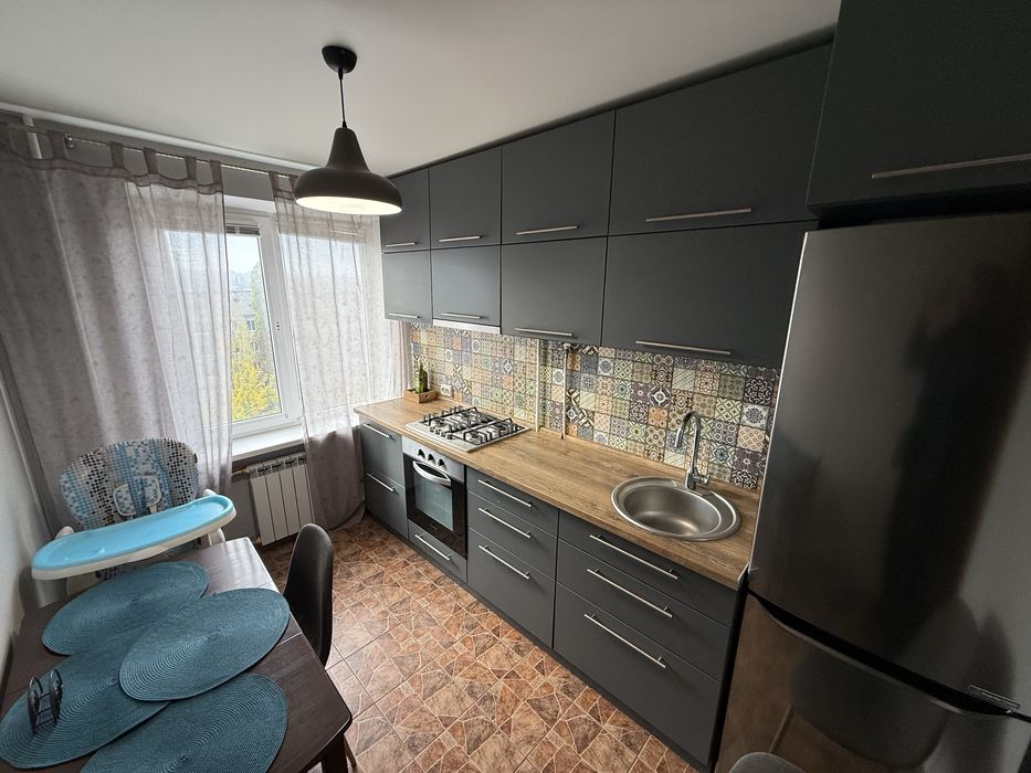 Двухкомнатная квартира с ремонтом на ул.Космонавтов,ост.Космос.