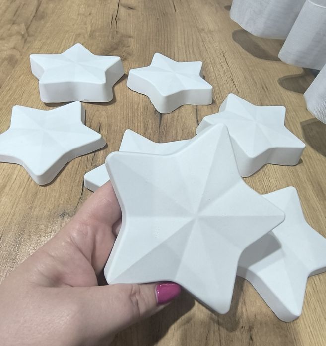 Duże gipsowe gwiazdy bożonarodzeniowe