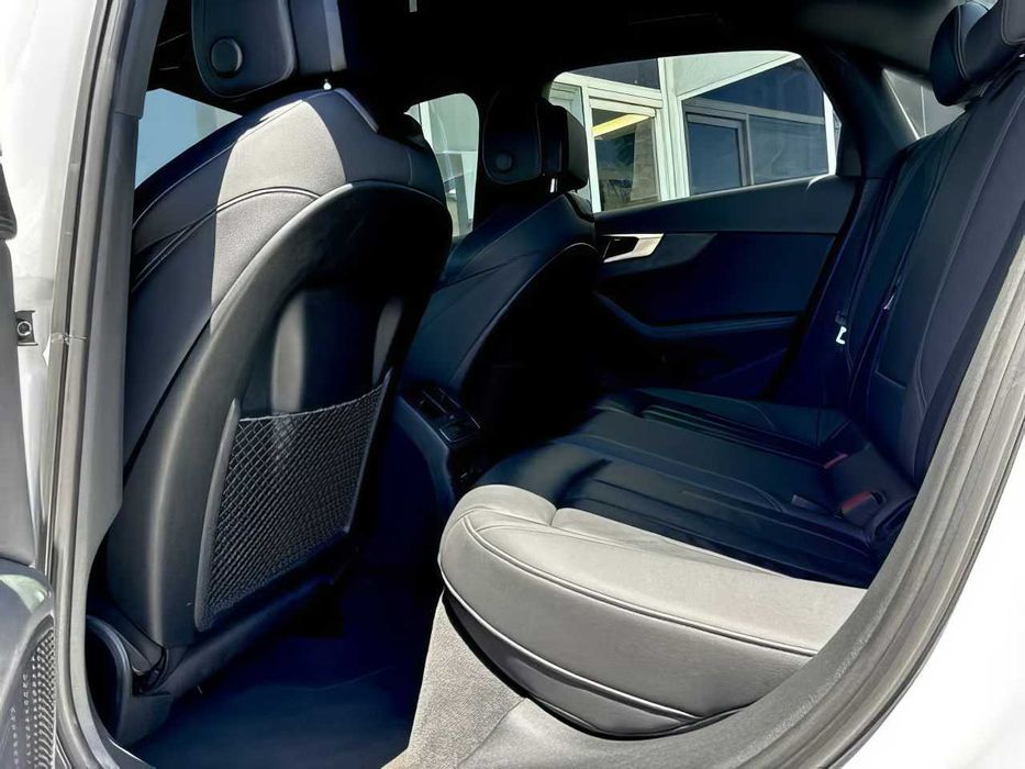 Audi A4      2023