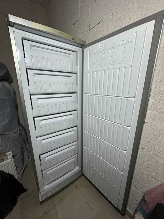 Морозильна камера INDESIT NUS 16.1 SAAH