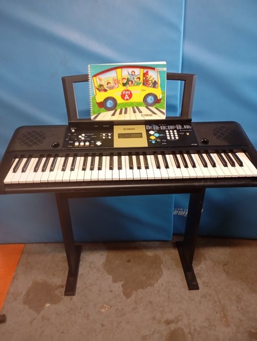 Keyboard Yamaha YPT-220