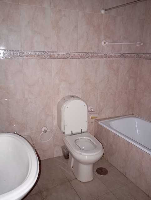 Casinha em Banda na zona histórica - T2 + Loja comercial