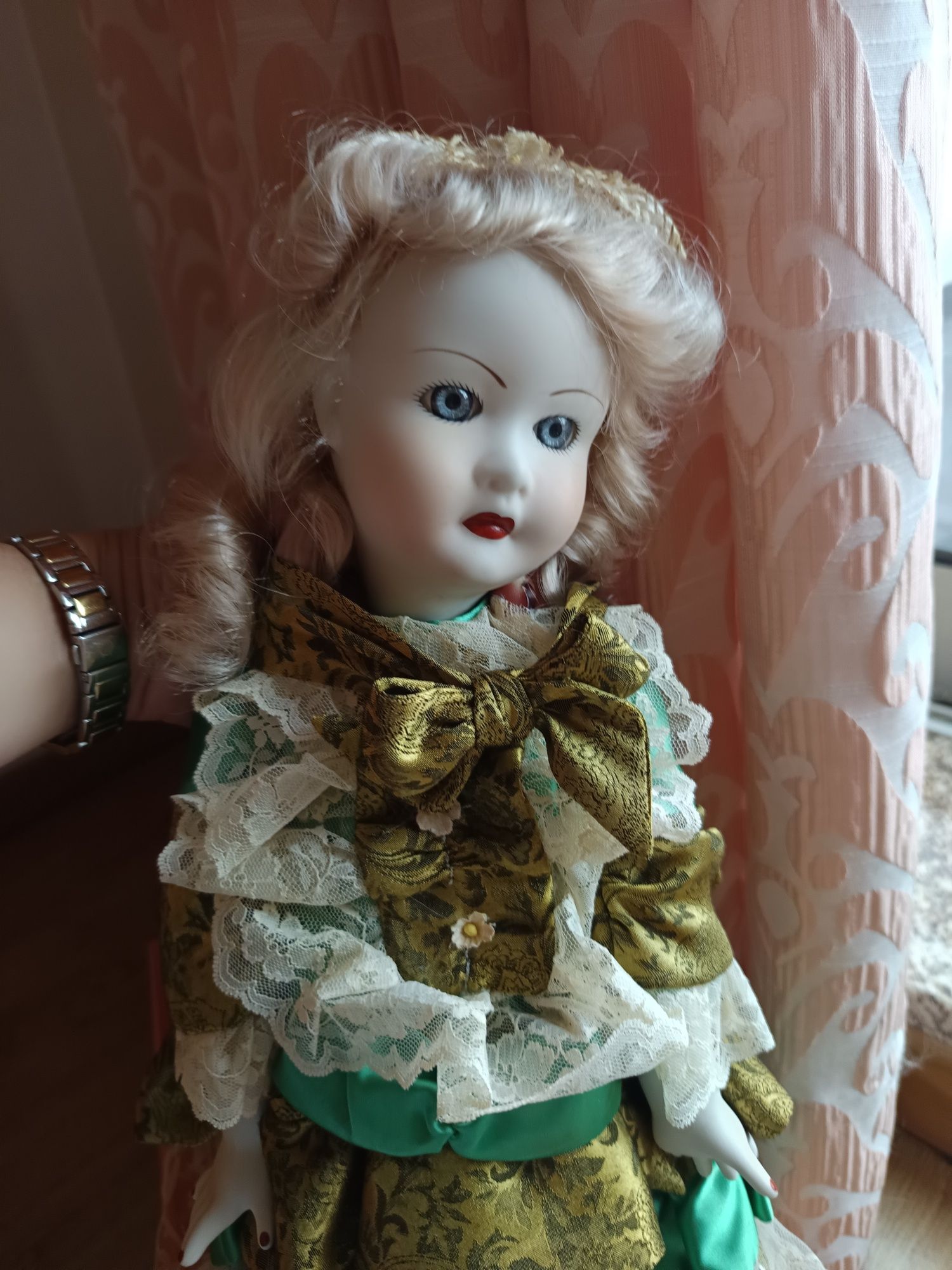 Duas bonecas de porcelana