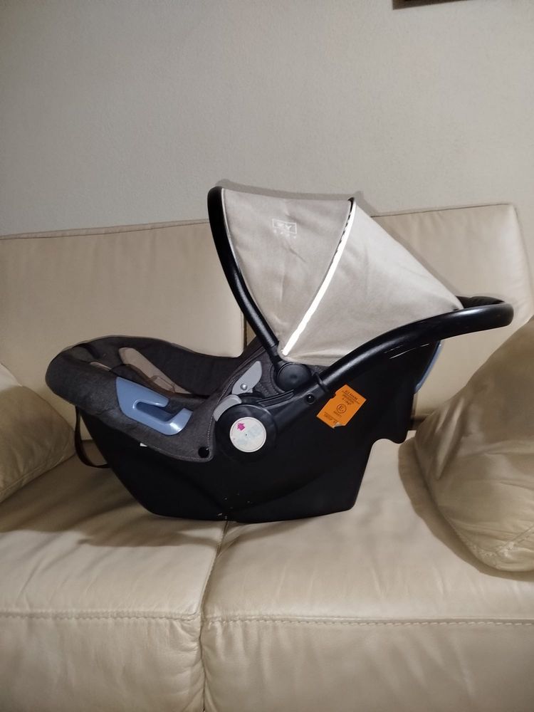 Carrinho de bebe , como novo !