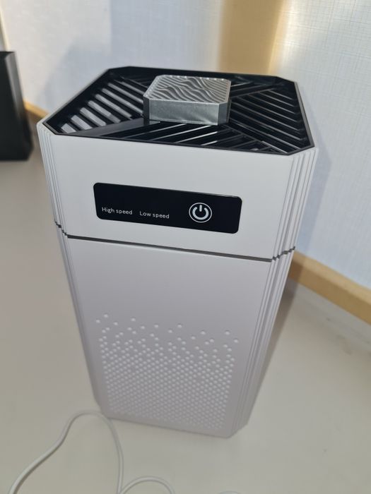 Продам прилад для очищення повітря в приміщенні