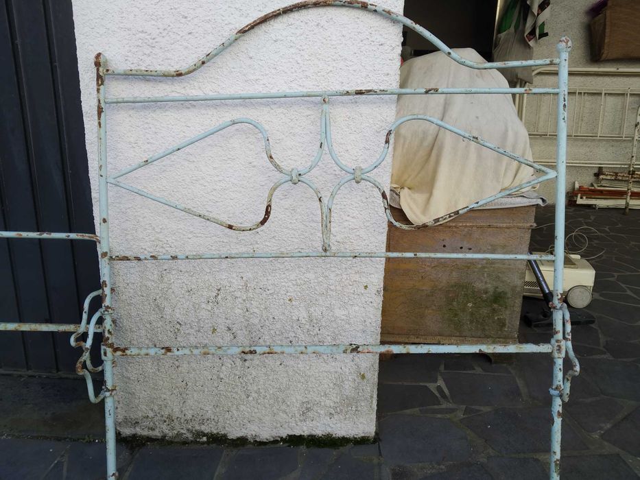 Baixa de preço 4 Camas de ferro antigas, sem restauro.