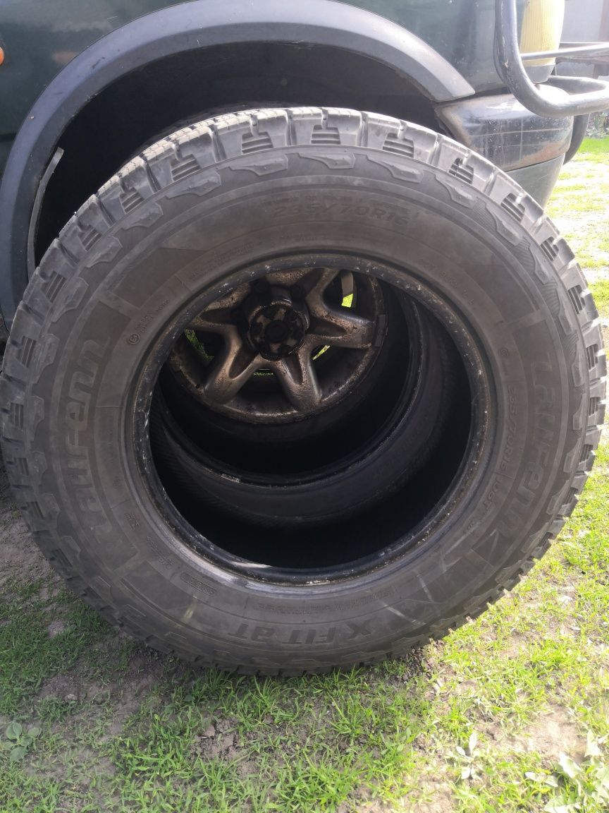 Продам покришки 235/70 R16
