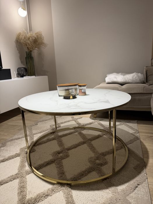 Stolik kawowy 80 cm Antiqua ze szklanym blatem Westwing złoty marmur