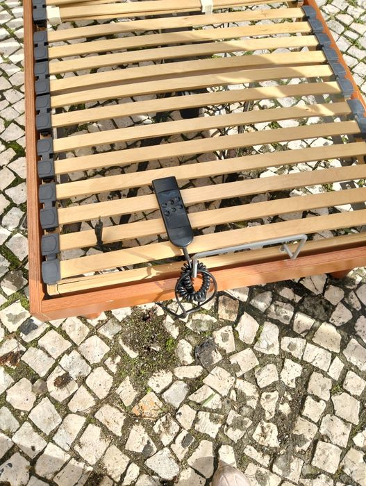 Cama articulada para pessoas acamadas