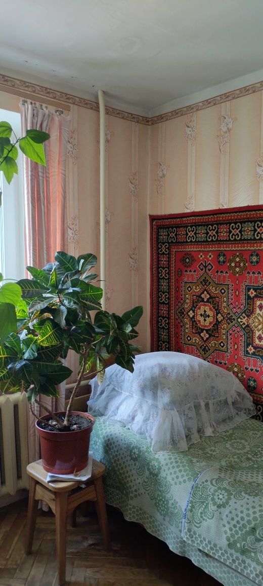 Продам 4-кімн. квартиру на вул. Конякіна