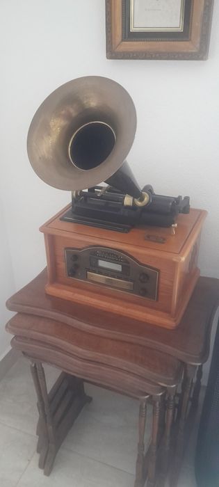 Grafonola/ fonografo antigo
