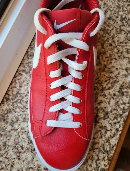 Sapatilhas vermelhas da Nike novas