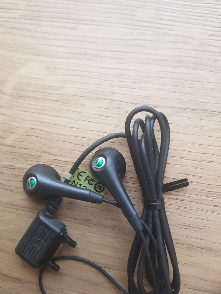 Nowe przewodowe słuchawki marki Sony Ericsson HPM-62.