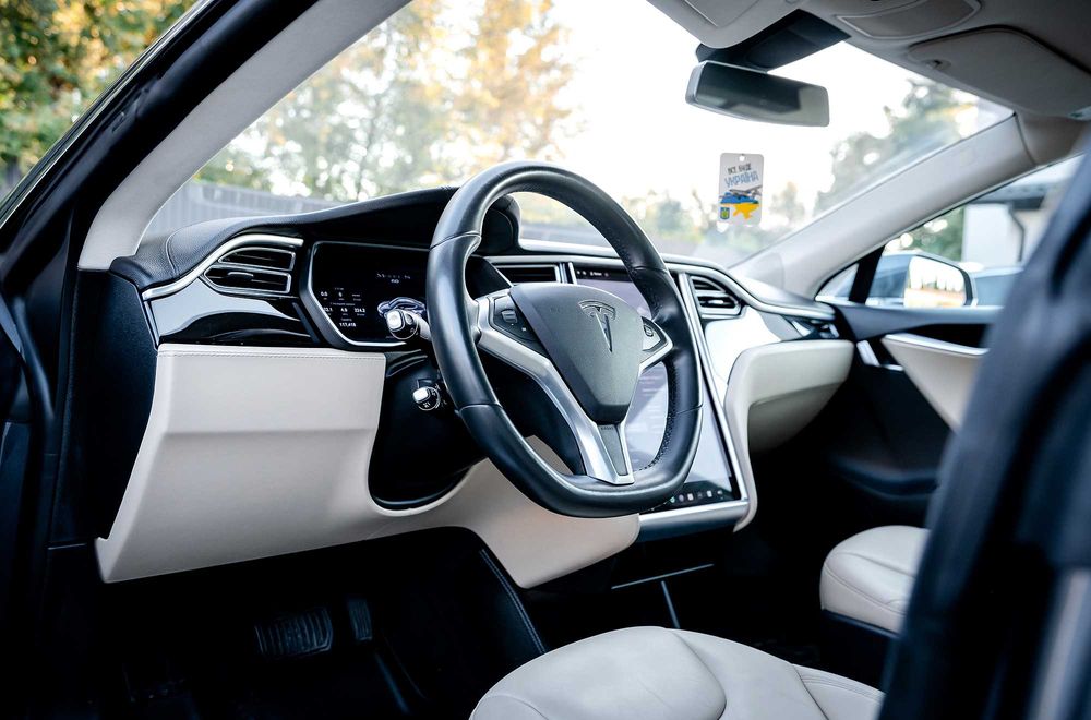 Продам Tesla Model S