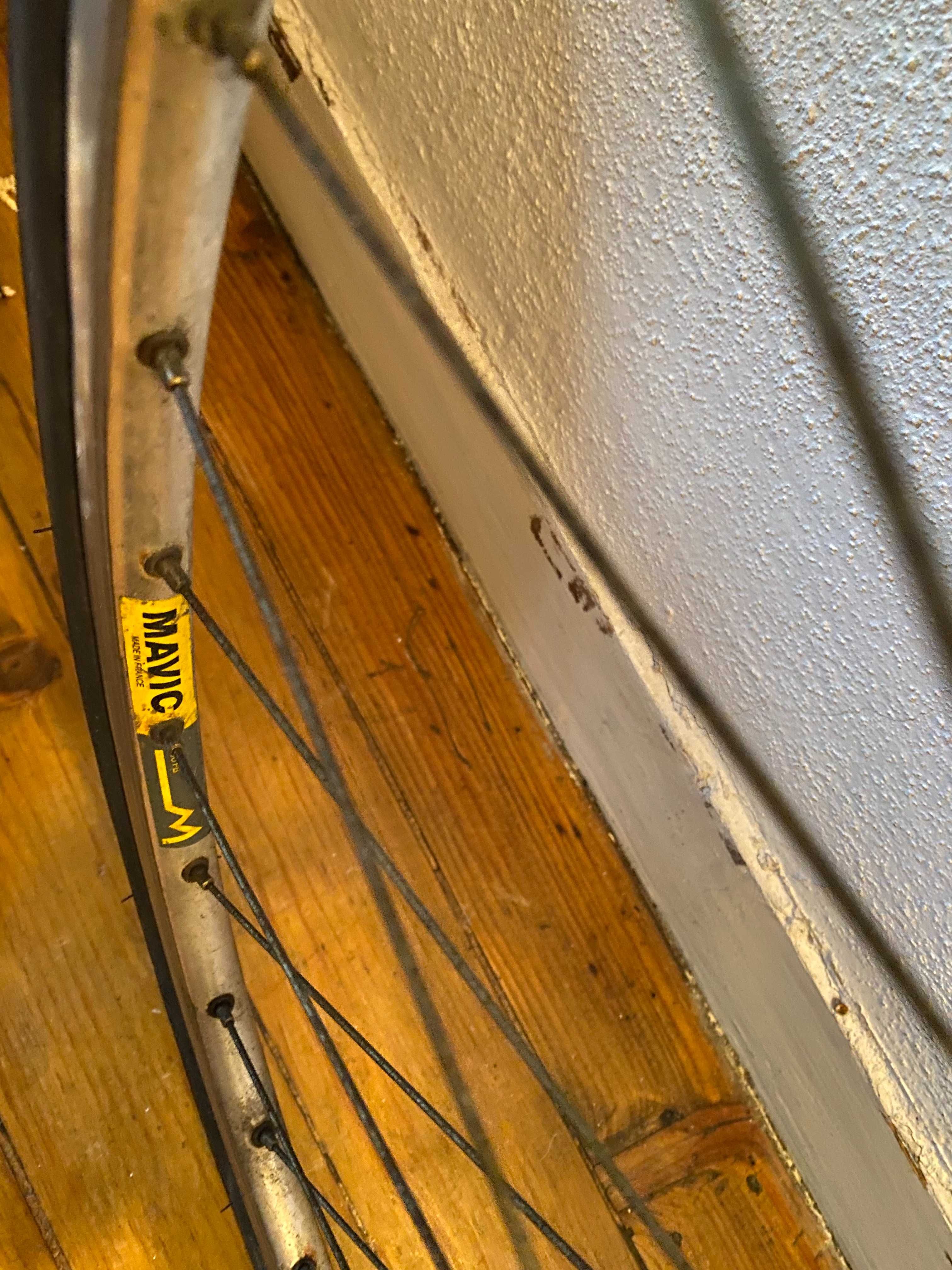 bicicleta corrida + bomba de ar de pé + cadeado Lock Force e capacete