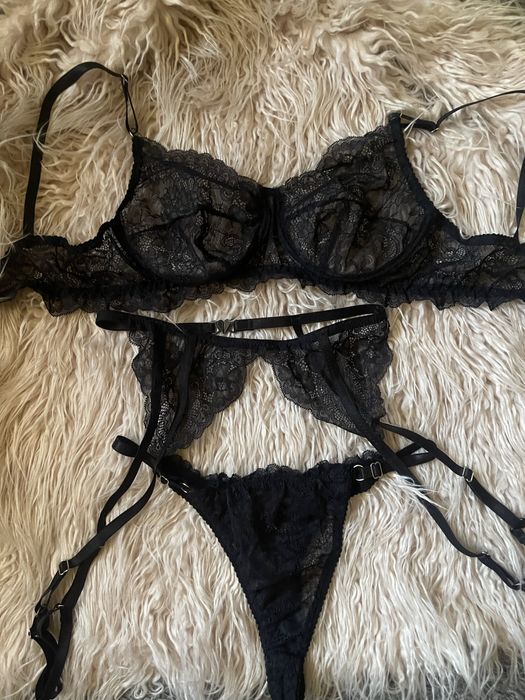 Бюстгалтеры, купальник комплект белья