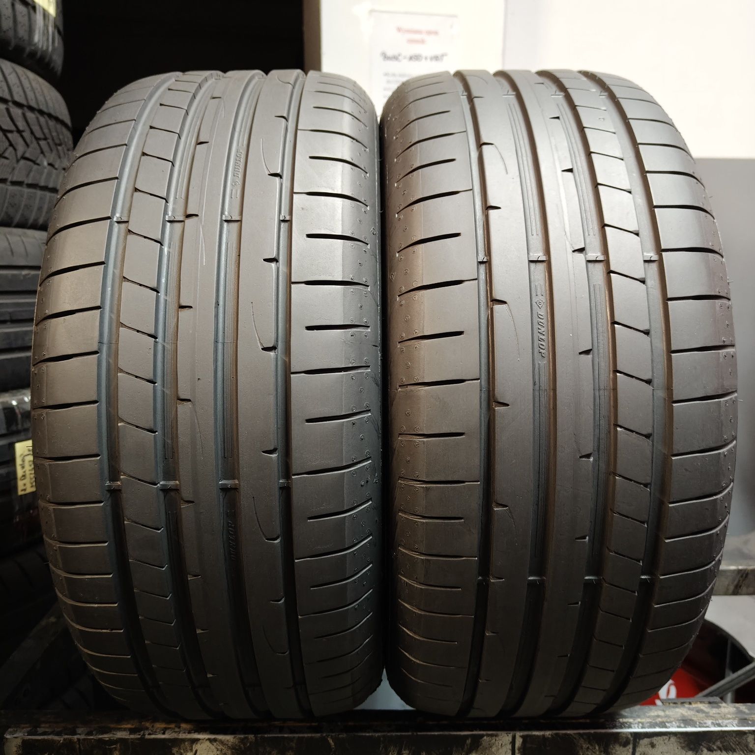 245/45/17 Sprzedam parę opon letnich Dunlop