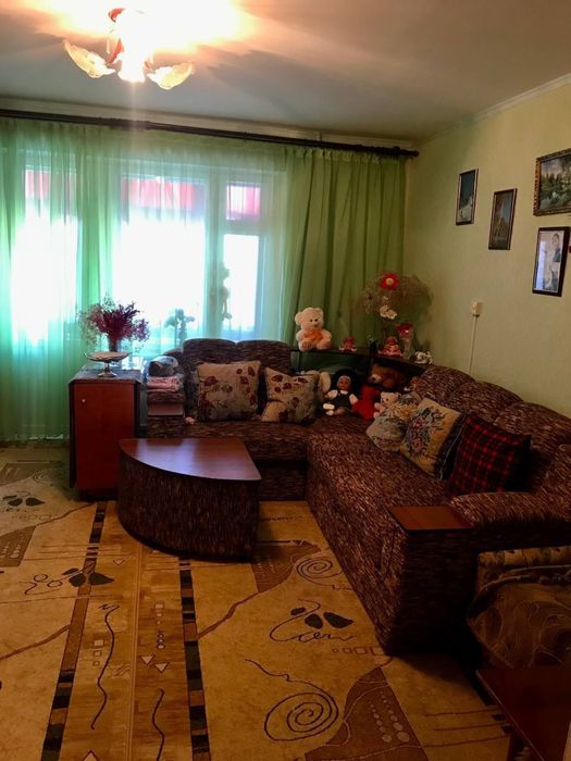 Продам трикімнатну квартиру на Шкільному