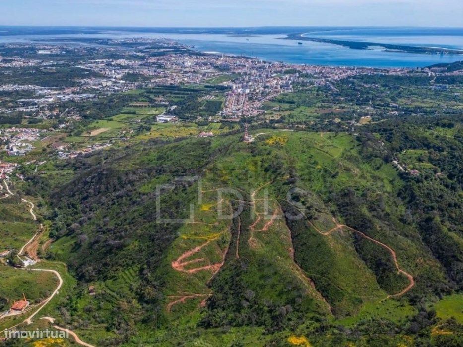 Terreno em Azeitão com projecto aprovado