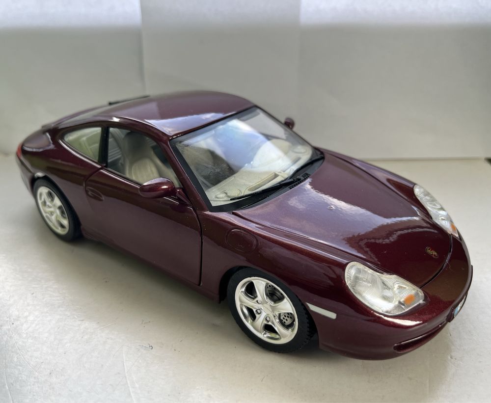 Model samochodu w skali 1:18 Porsche 911 carrera Bburago Burago