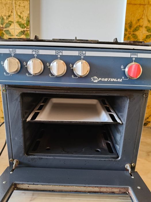 Fogão antigo da marca Portugal