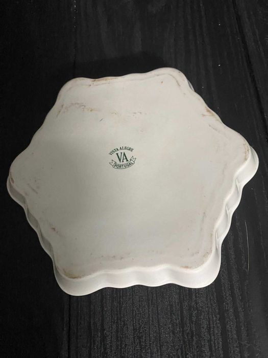 Covilhete recortado Vista Alegre, com motivos florais antigo