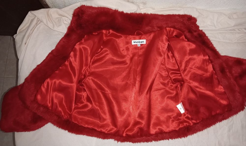 Casaco vermelho de pelo