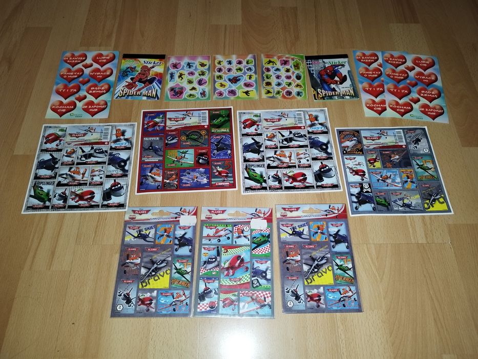 Zestaw naklejek.. naklejki mix.. polecam..