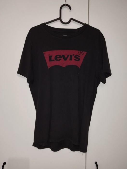 Várias T-shirts – Levi's e Tiffosi