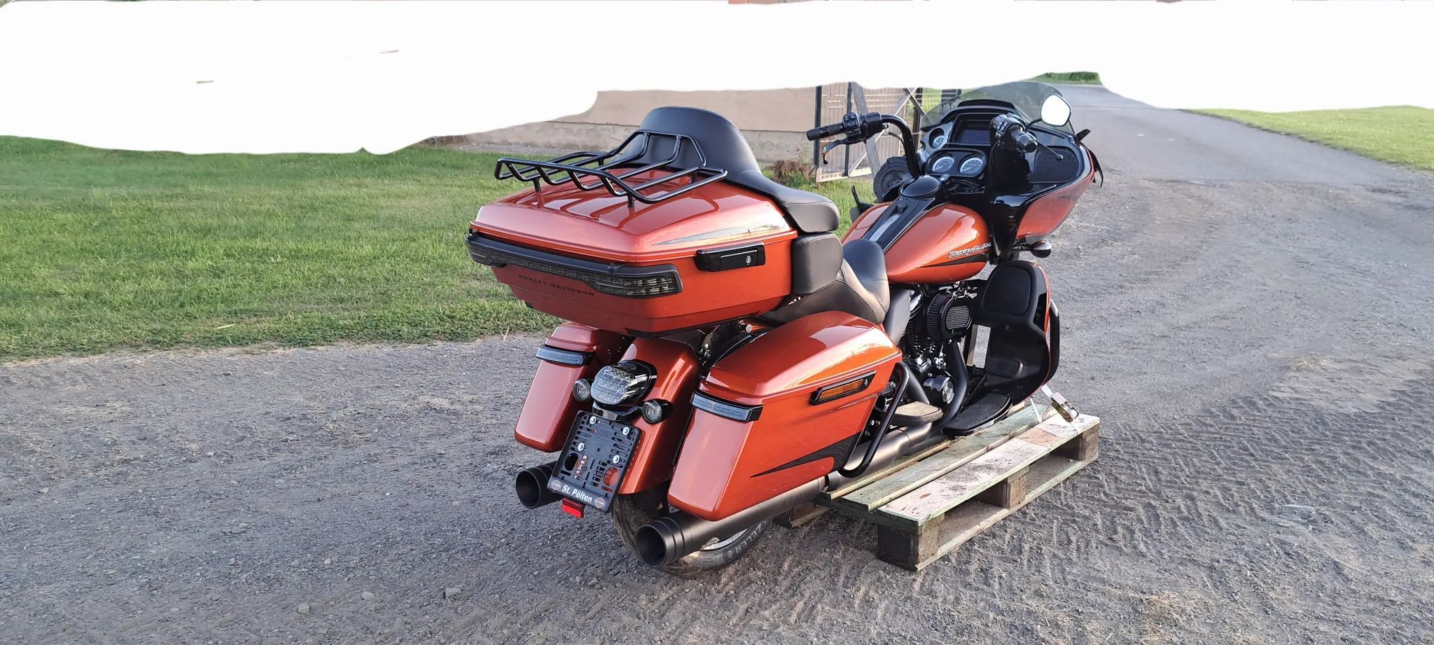 Harley-Davidson Touring Road Glide Dr. Jekill & Mr. Hyde, Limited