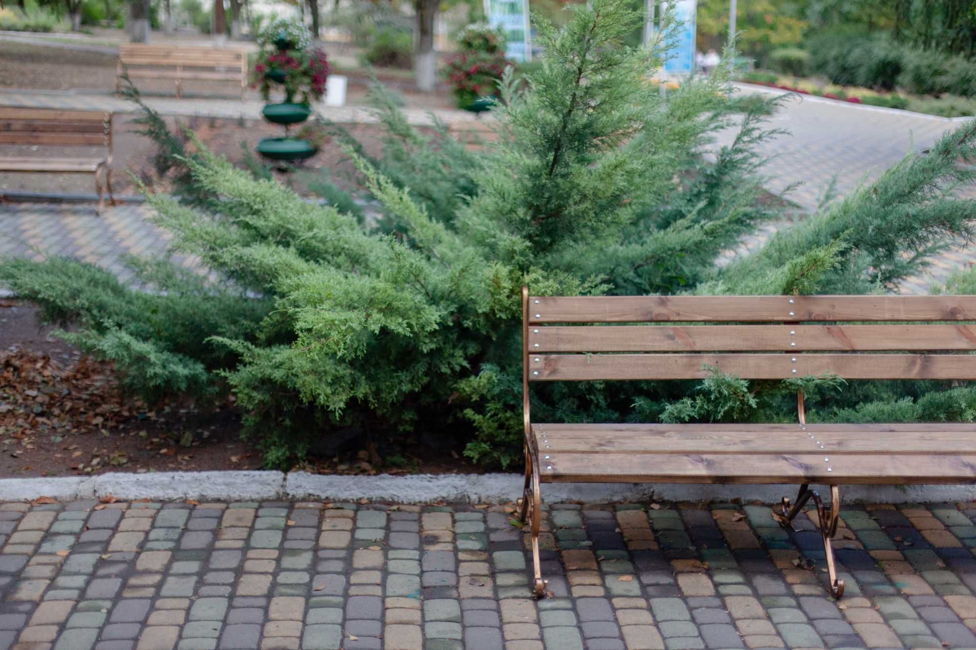 Лава без підлокітників, з ергономічною посадкою. Скамейка уличная