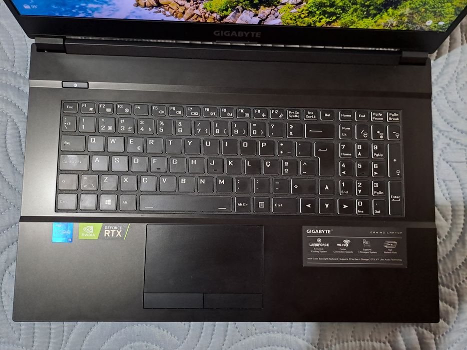 Portátil gaming Gigabyte G7
