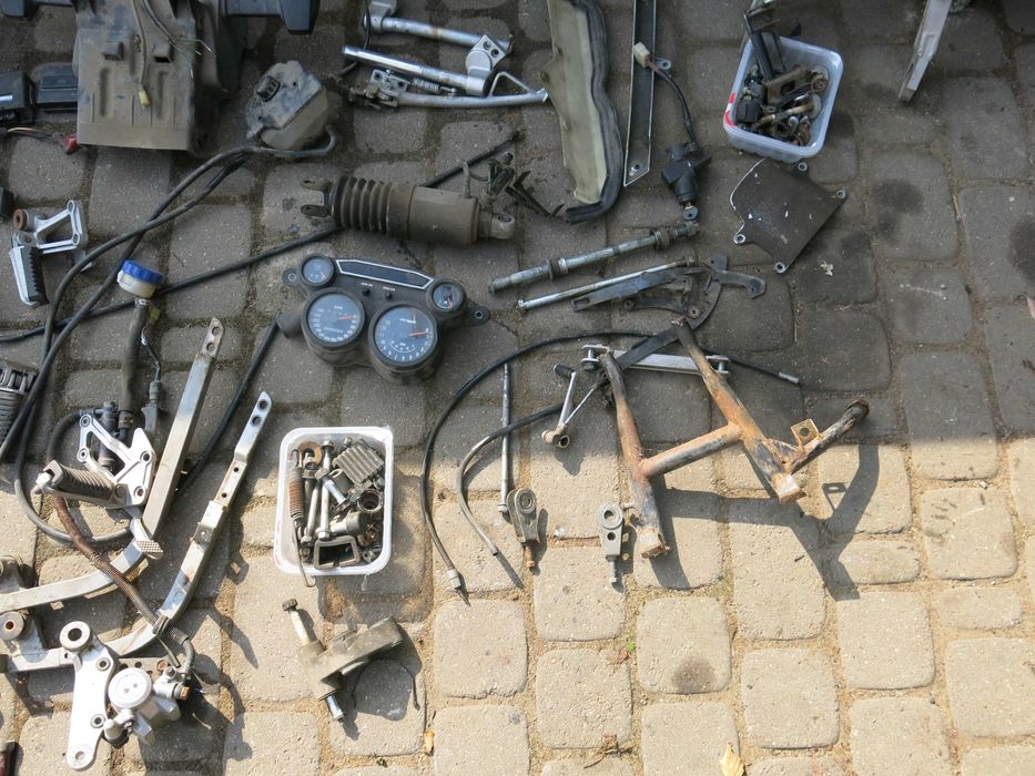 Lagi z kompletnym hamulcem Kawasaki GPZ 600R