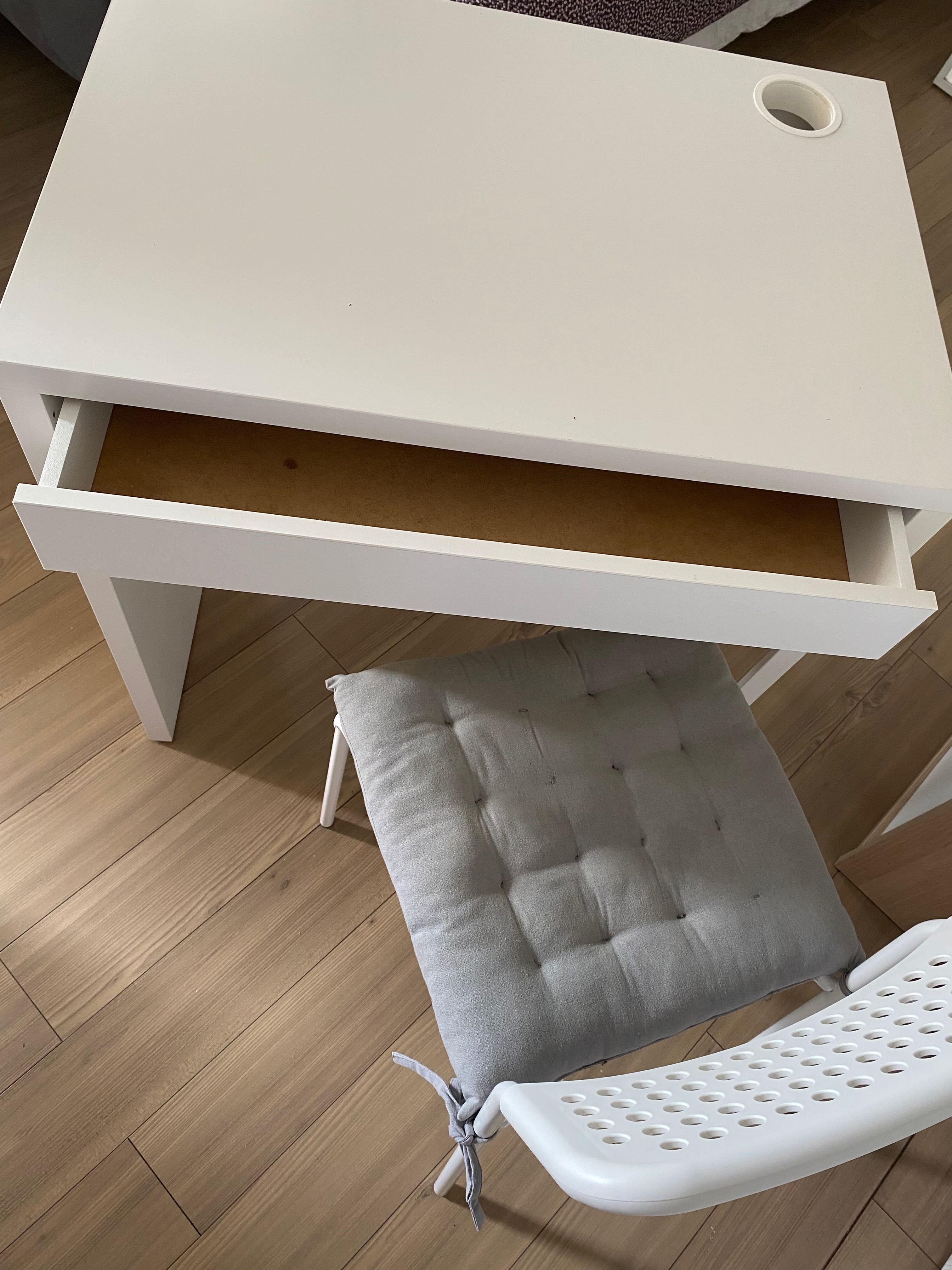 Biurko ikea plus krzesło