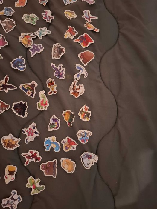 200 autocolantes Pokémon