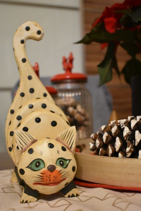 Drewniany kotek w kropki