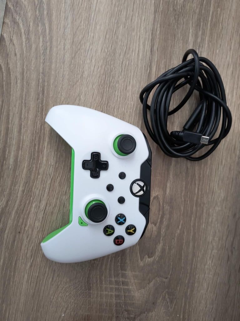 Pad przewodowy do Xbox Series, Xbox One i PC