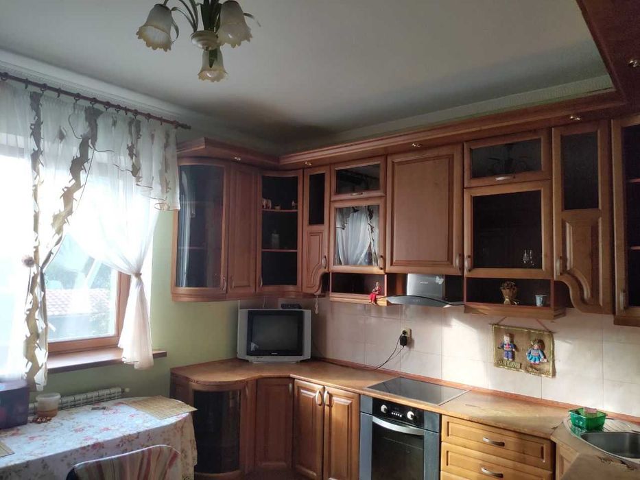 Продається сучасний двоповерховий будинок в селі Станишівка