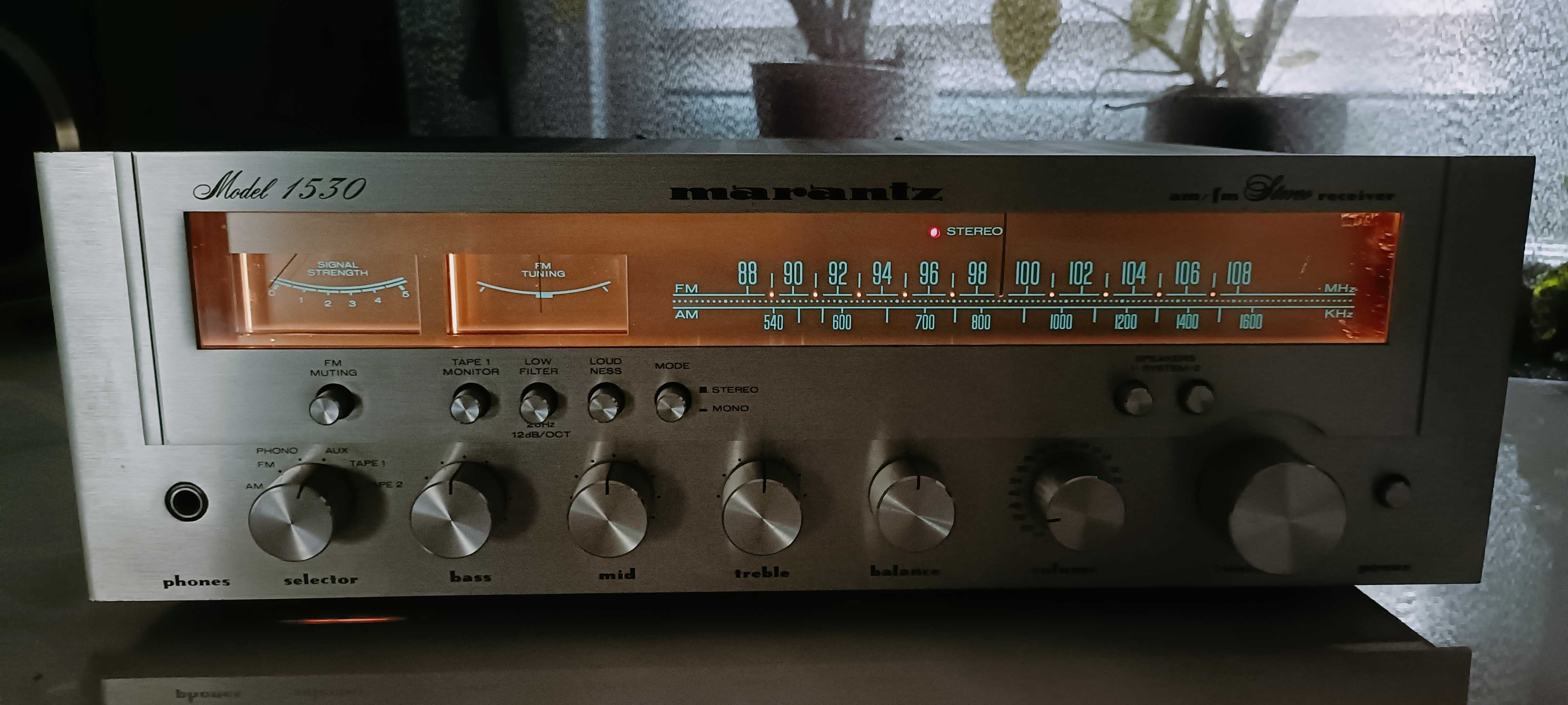 Amplitiuner Marantz 1530-stan oryginalny, sprawny, zadbany, vintage.