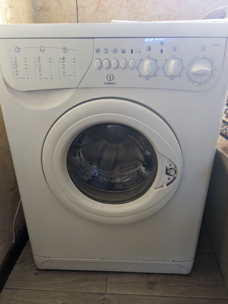 Indesit.  w105 - TX