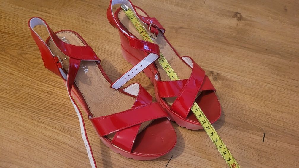 Czerwone lakierkowe buty sandałki 37 wesele okazje