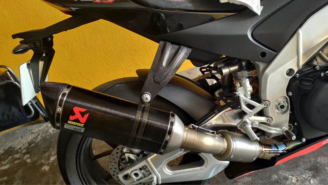 Aprilia RSV4 1100 Factory 2021 c/extras
